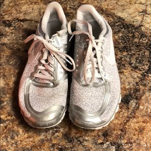 Women’s Nike tennis shoe size 10